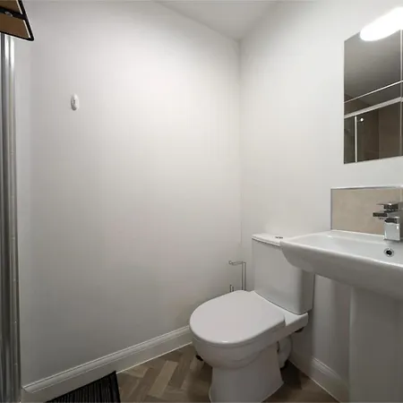 Entire 3 Bed House In Centre Birmingham