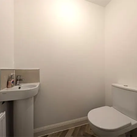 Entire 3 Bed House In Centre Birmingham